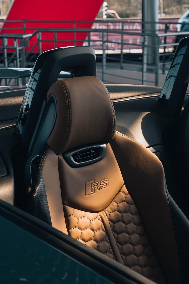 Audi Cabriolet 리뷰 및 상세 스펙