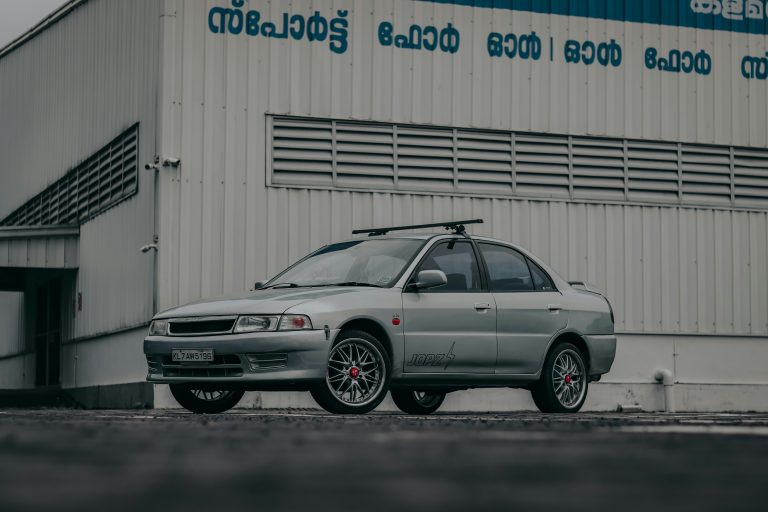 Toyota C-HR 리뷰 및 상세 스펙