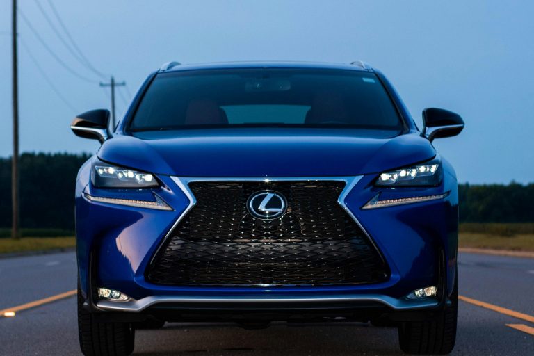 Lexus NX 리뷰 및 상세 스펙